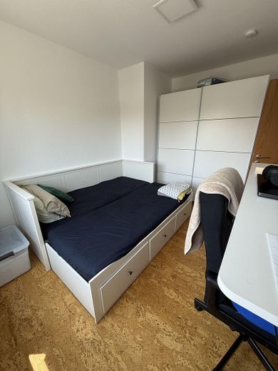 Schönes Haus mit Garten in Ratingen und Garage – Guest/Buro mit Schrank