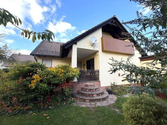 RESERVIERT!
Flexibles Wohnen in Forchheim-Buckenhofen – ein Haus, viele Möglichkeiten – Foto 1