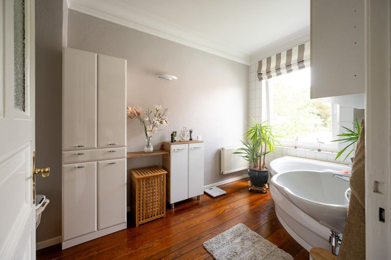 Bellissimo appartamento d'epoca in Ulmenstraße presso Stadtpark - da privato – Bad mit ovaler Wanne