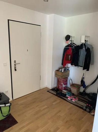Lujo junto al lago Probstsee: 3,5 hab., cocina equipada, vestidor, garaje subterráneo | 7 min de Patch Barracks – Entrance area