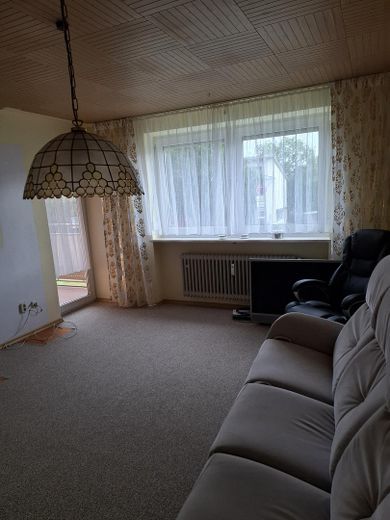 Wohnzimmer mit Balkontür
