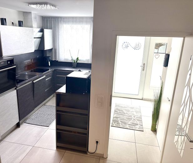 Reihenmittelhaus zu verkaufen – Zugang in den Wohnbereich