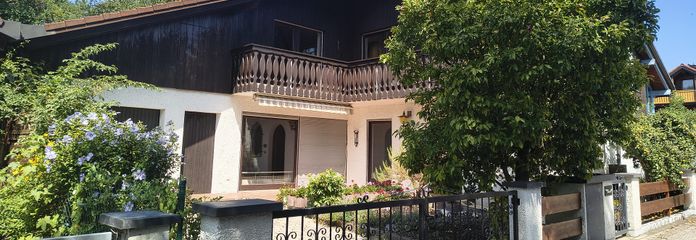 DHH à Olching, env. 283 m² de terrain, env. 155 m² habitables dans un emplacement privilégié, sans commission, vente privée – Aussenansicht Süd/West