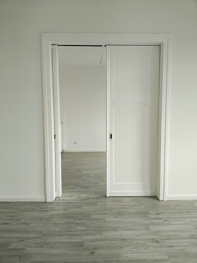 Gräumige 4-Zi Altbau WHG mit Balkon – Foto 4