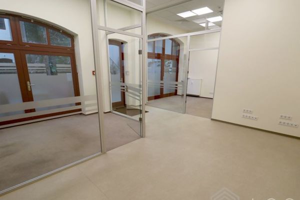 139 m² in der Marktpassage: Büro oder Praxis im Zentrum Finsterwaldes