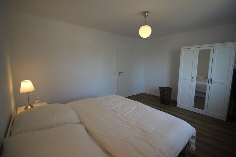 pierwsze zamieszkanie po remoncie – mieszkanie 2-pokojowe z balkonem od strony południowej – Schlafzimmer