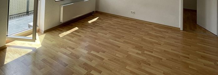 Wohnen-/ Esszimmer mit Balkon