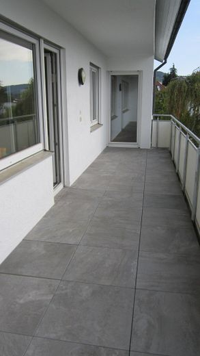 Ruhige zentrale 4,5-Zimmer-Wohnung mit großem Balkon 1. OG Herrenberg Ziegelfeld Wallbox Stellplatz – Balkon