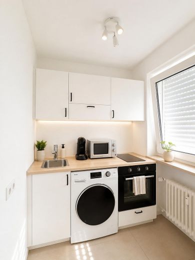 Möbliertes Apartment mit separater Küche * Loggia * Aufzug * viel modernisiert – Küche