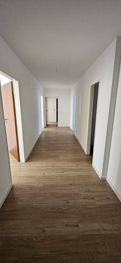 Modernes Wohnen in zentraler Lage – 4-Zimmer-Wohnung nach Sanierung – Eingangsbereich