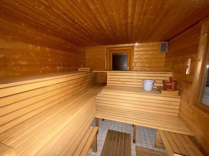 Viel Platz für die ganze Familie in begehrter Lage von Verl - mit Schwimmbad und viel Potenzial – Sauna