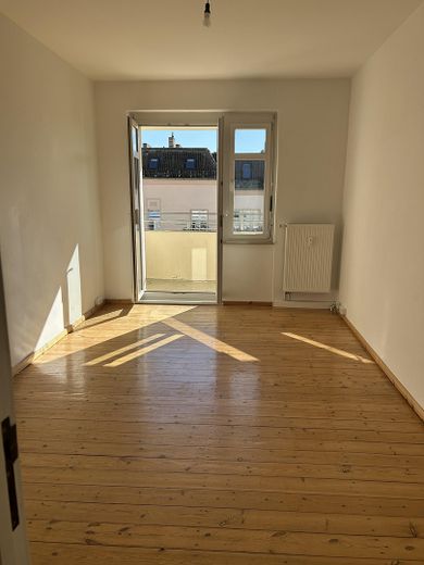 İyi konumda güzel 2,5 odalı daire! Komisyonsuz! – Wohnzimmer