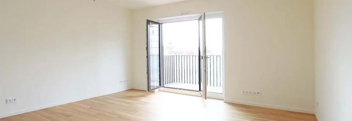 Appartement de rêve baigné de lumière, vue magnifique et balcon ouest - pour couples – Wohnzimmer mit Balkon