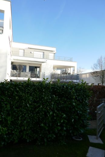 Blick zum Nachbargebäude Osten