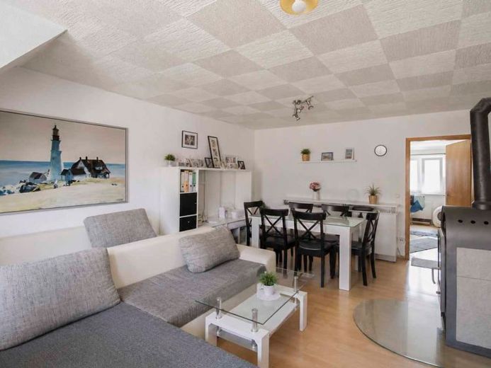 Apartamento de 3 habitaciones alquilado con garaje doble en una ubicación atractiva de Jettingen – ideal para inversores – Foto 1