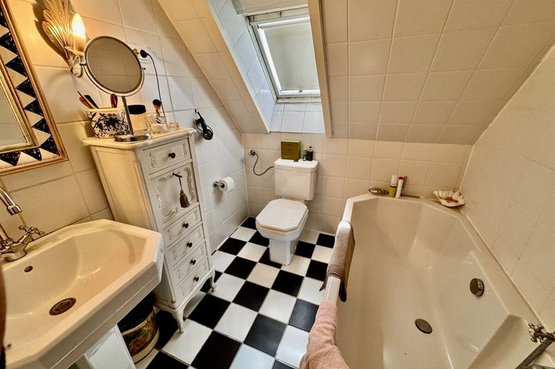 Historisches Fachwerkhaus im 
Herzen von Jork – Badezimmer 2 OG