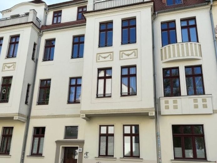 Житло над містом — чудова 4-кімнатна квартира, балкон, прибл. 95,00 м² у MD-Stadtfeld Ost здається в оренду! – Фотографія 1