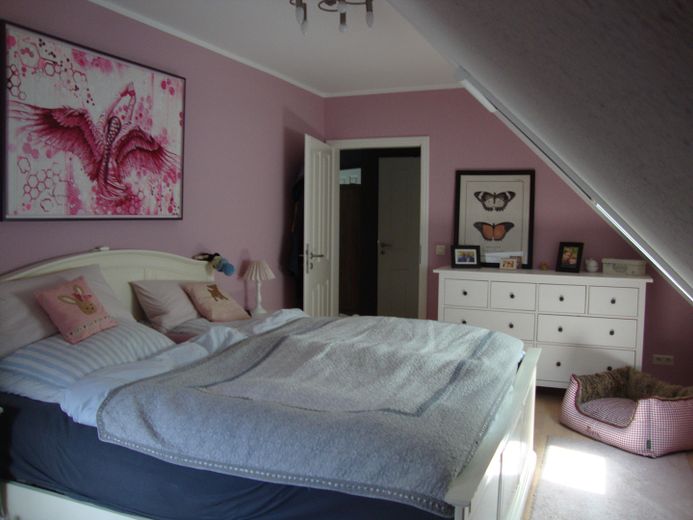 Дом на продажу, 6 комнат – Schlafzimmer 1 von 3