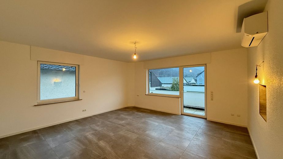 klimatisierte - 3-Zimmer Wohnung (OG) - mit Balkon in Andernach – Wohn- / Esszimmer