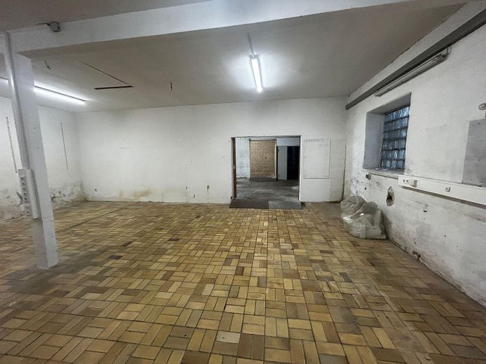Renovated office with 420sqm warehouse / hall | production area incl. sanitary facilities – Foto 2