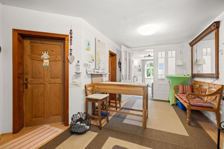 Willa w stylu secesyjnym z ogrodem i rozległym widokiem – Eingan Villa unten