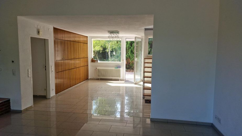 Villa en ubicación privilegiada de Wo-Herrnsheim con gran jardín A + – Blick vom WZ Richtung EZ