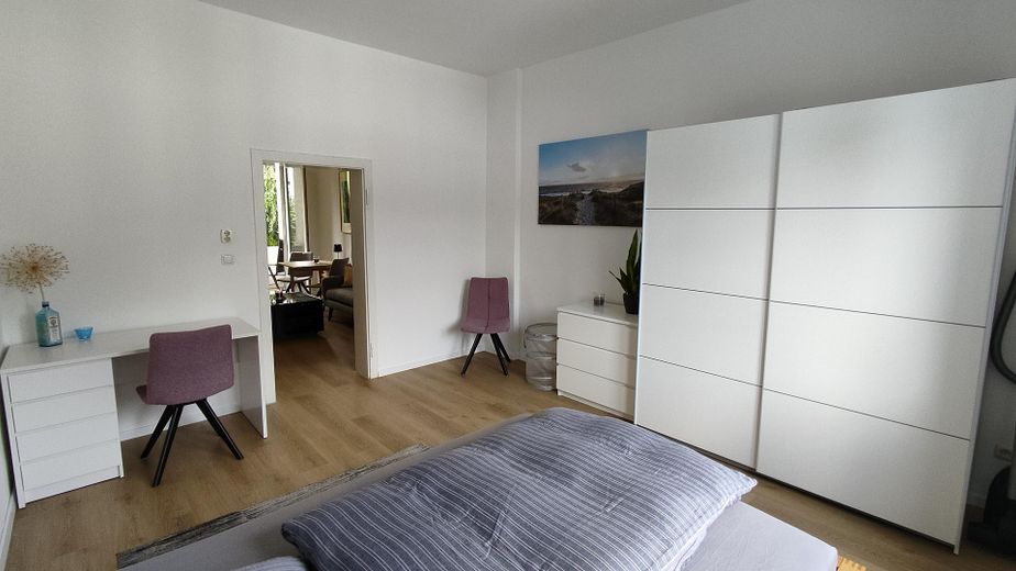 Modernes und vollmöbliertes Zuhause in zentraler Lage - Uniklinikum Essen – Schlafzimmer
