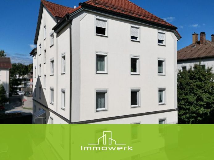 Stilvolle 3-Zimmerwohnung in zentraler Lage – Einbauküche und Garage inklusive – Foto 1