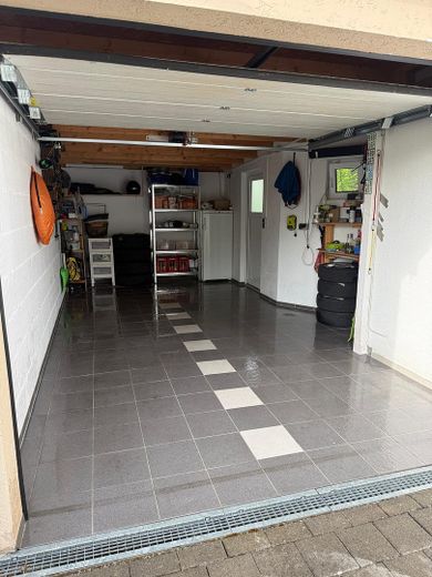 Architect-designed house with pool – Garage
