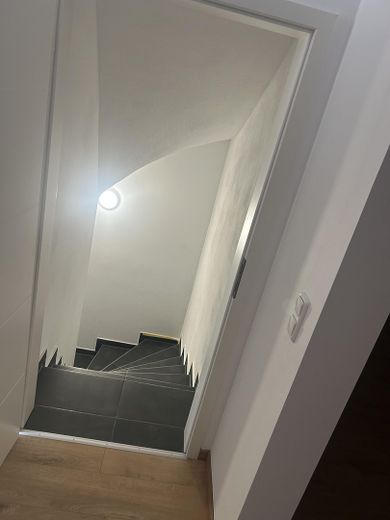 منزل مزدوج بفرعين مع شقتين ملكيتين هنا شقة دوبلكس – Ansicht Kellertreppe