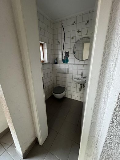 Maison jumelée adaptée aux familles avec jardin, sauna, studio et sous-sol à Stegaurach – Gäste-WC