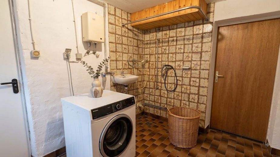 Viel Platz für Ihre Ideen: Traumhaftes Einfamilienhaus in Dahn in guter Lage – Waschraum mit Dusche 