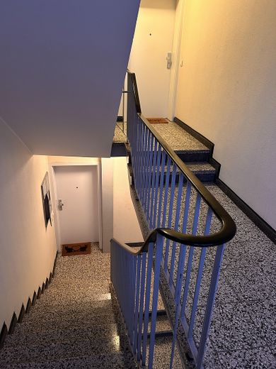 Appartement de 2 pièces à Essen-Rüttenscheid – emplacement idéal, cuisine incluse – Treppenhaus