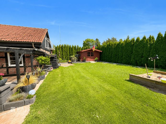 ***Großzügiges Einfamilienhaus mit Außenfachwerk und traumhaftem Garten*** – Garten