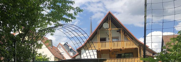 Blick zum Haus vom eigenenBach