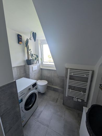 Exklusive Eigentumswohnung mit Kamin, Smart Home und neuer Einbauküche – Gäste WC