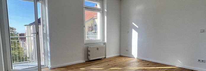 Your New Home Awaits - First Occupancy After Complete Renovation with Balcony – Schlafzimmer