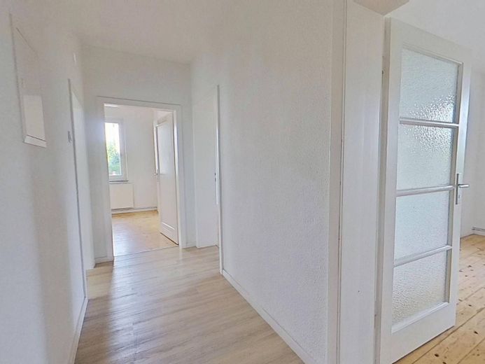Schöne 3-Zimmer-Wohnung mit modernem Tageslichtbad – Flur