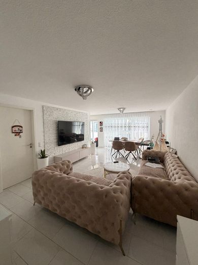 Zentrale 3,5-Zi.-EG-Wohnung,92m²,barrierefrei TG-provisionsfrei – Wohnbereich