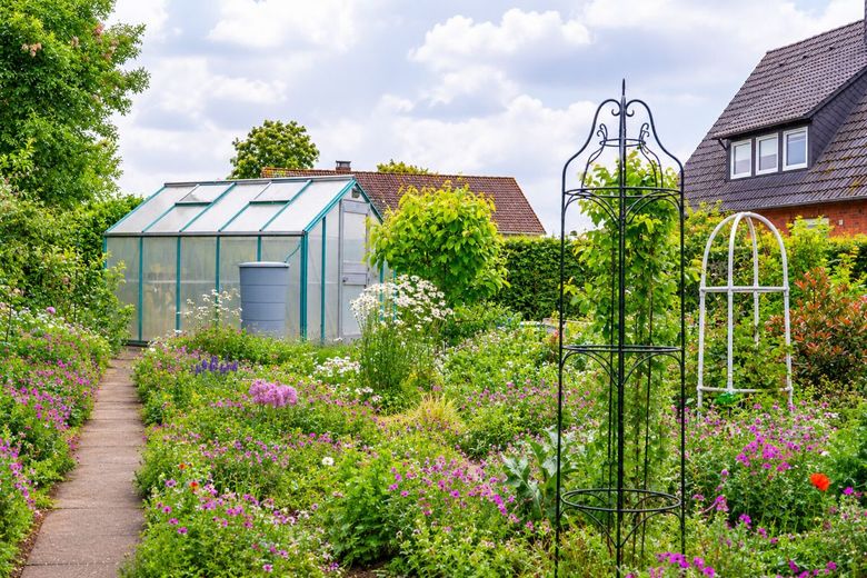 Viel Platz für Ihre Familie - Haus mit wunderschönem
Garten &amp; Einliegerwohnung – Ein Garten zum Verlieben
