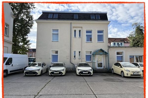 4-Zimmer-Büroeinheit (teilbar und fast barrierefrei) im Erdgeschoss, zentral in Zwickau zu vermieten!