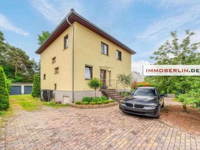 IMMOBERLIN.DE - Ayrı girişli ek bağımsız daire, çift garaj ve güneş bahçesiyle mükemmel mimari – Foto 1