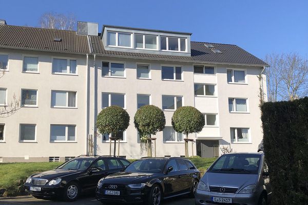 Sanierte 60qm Wohnung mit großen Balkon  in Essen Bergerhausen an Einzelperson mittleren Alters