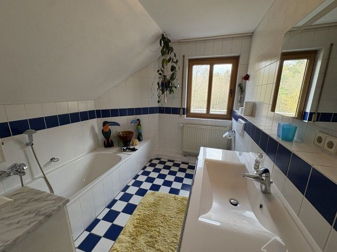 Feucht Clever kaufen statt hohe Mieten zahlen!! Gepflegte 3 Zimmer DGW mit 2 Balkone u. Stellplatz – ETW Neda Feucht 027