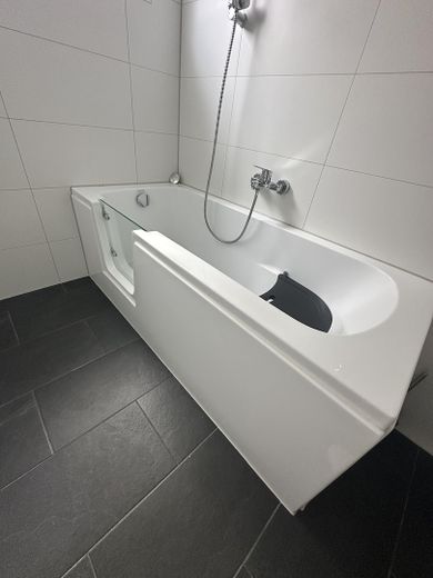 Schöne Sanierte 3-Zimmer Wohnung am Waldrand von Dellwig – Wanne