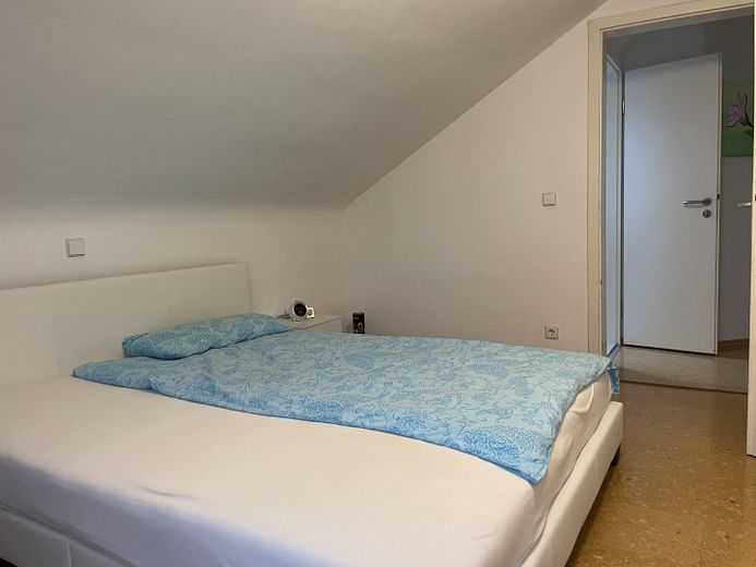 Zwei Zimmer Dachgeschosswohnung in Remseck Ortsteil Aldingen – Schlafzimmer