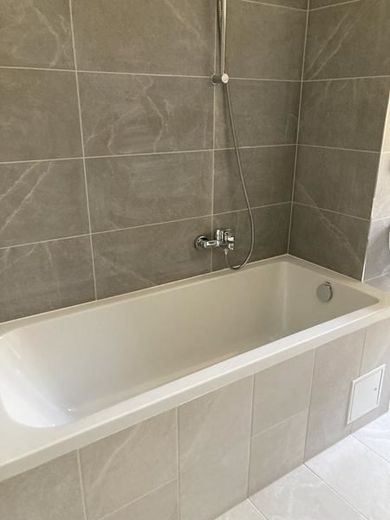 Großzügige 2-Zimmerwohnung mit Laminat, Balkon, Wanne und Einbauküche! – IMG_1293