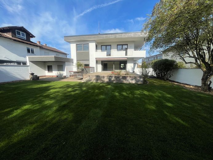 Hermosa casa unifamiliar - reformada integralmente - mucho espacio para toda la familia - ¡sin agente inmobiliario! – Rückansicht