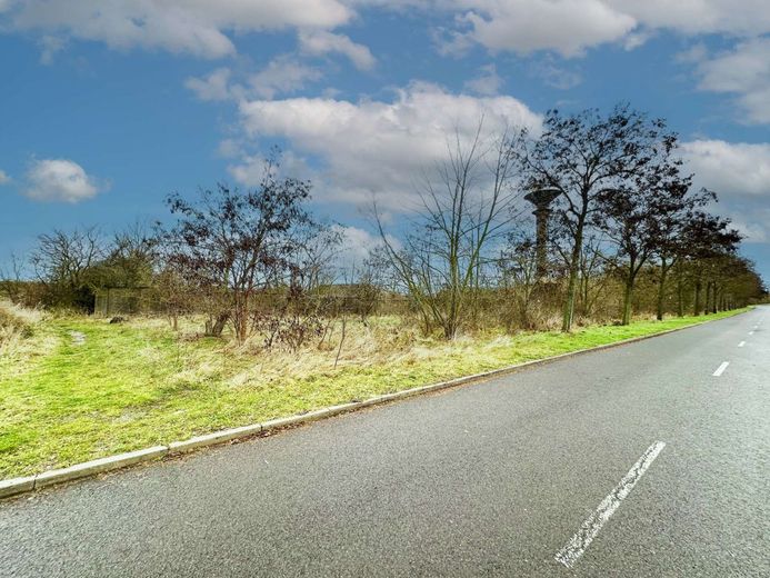 Provisionsfreie Gewerbefläche bei Magdeburg zum Sonderpreis ! – Westliche Straßenansicht