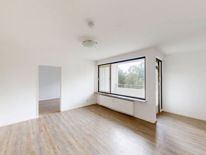 Appartement lumineux de 2 pièces avec BALCON et CUISINE ÉQUIPÉE – Ansicht II: Wohn- und Esszimm…